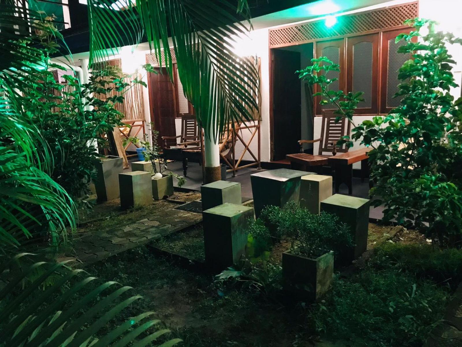 Lion Paradise Surf Beach Matara Exterior foto